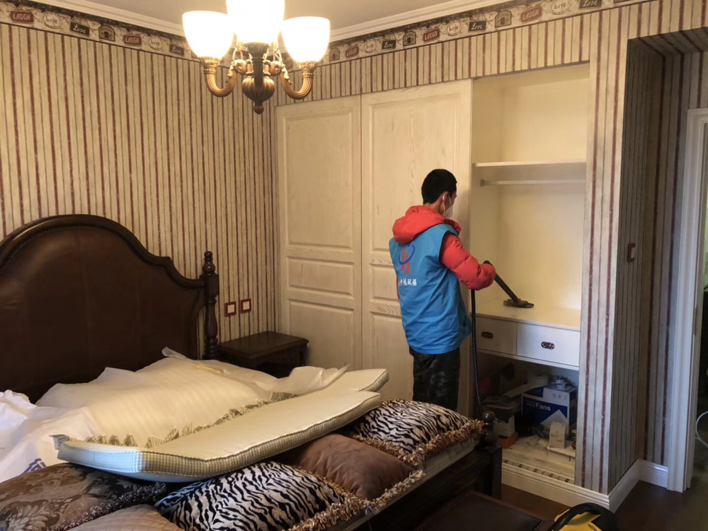 武漢市嘉凈鴻環(huán)?？萍加邢薰? style=